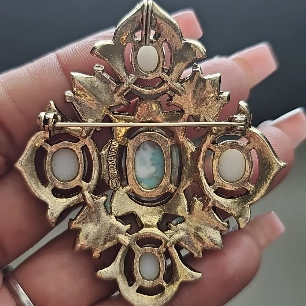 Vintage Signed Sarah Coventry 1968 Remembrance Collection Brooch And Pendant